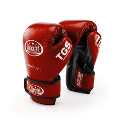 Junior boxing gloves red and black pair – front angle